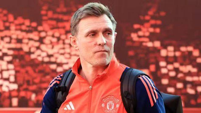 曼联冬窗必须全力梭哈！锁定 “无解妖星”，冲欧冠就靠他